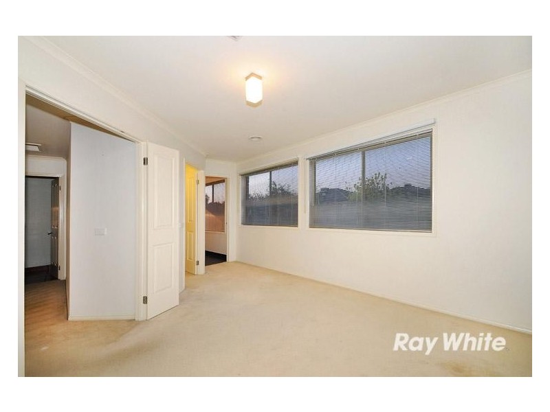 10 Sunningdale Crescent, Cranbourne VIC 3977