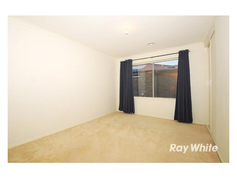 10 Sunningdale Crescent, Cranbourne VIC 3977