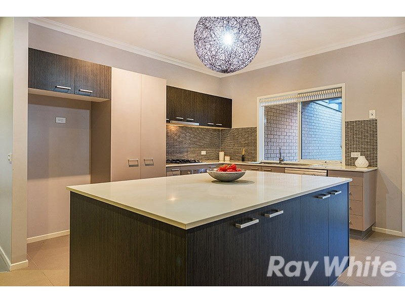 16 Kindred Avenue, Cranbourne North VIC 3977