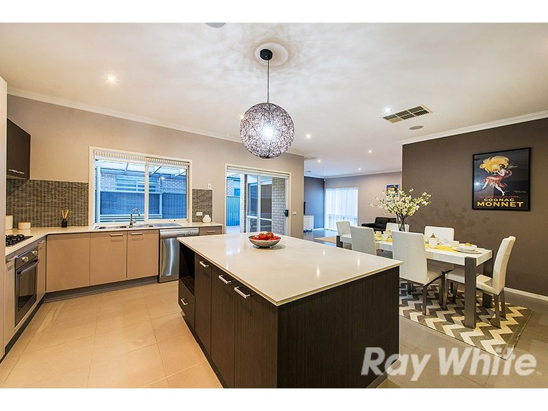 16 Kindred Avenue, Cranbourne North VIC 3977