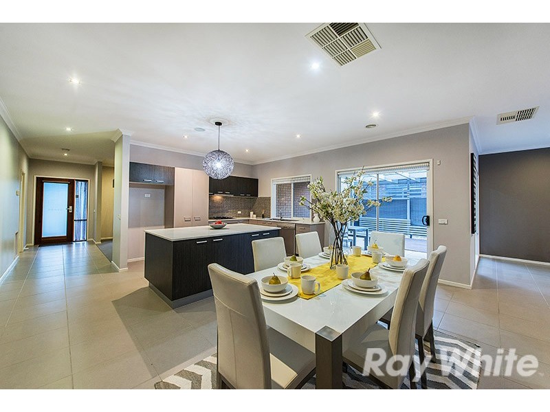 16 Kindred Avenue, Cranbourne North VIC 3977