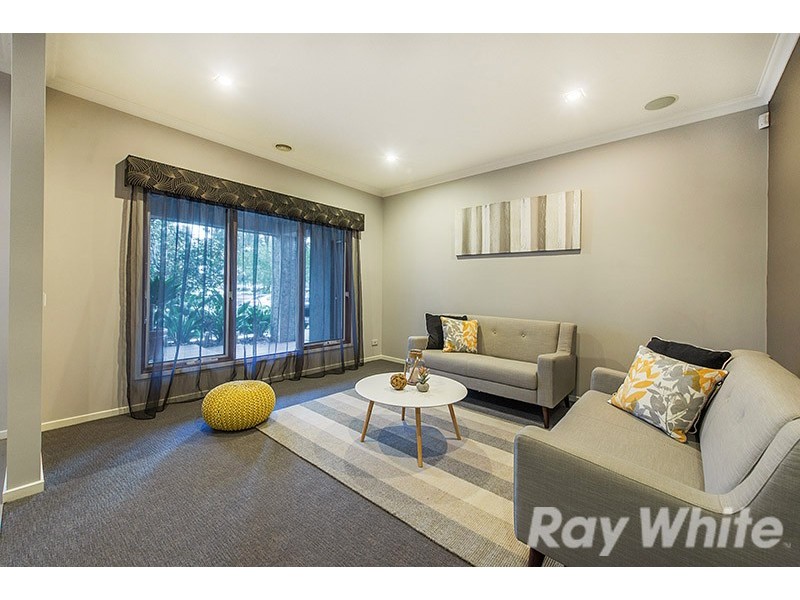 16 Kindred Avenue, Cranbourne North VIC 3977