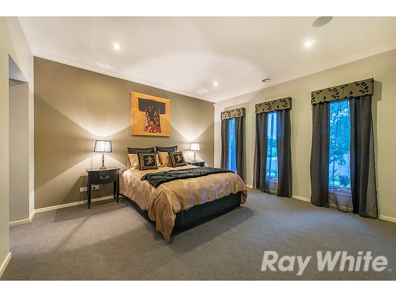 16 Kindred Avenue, Cranbourne North VIC 3977