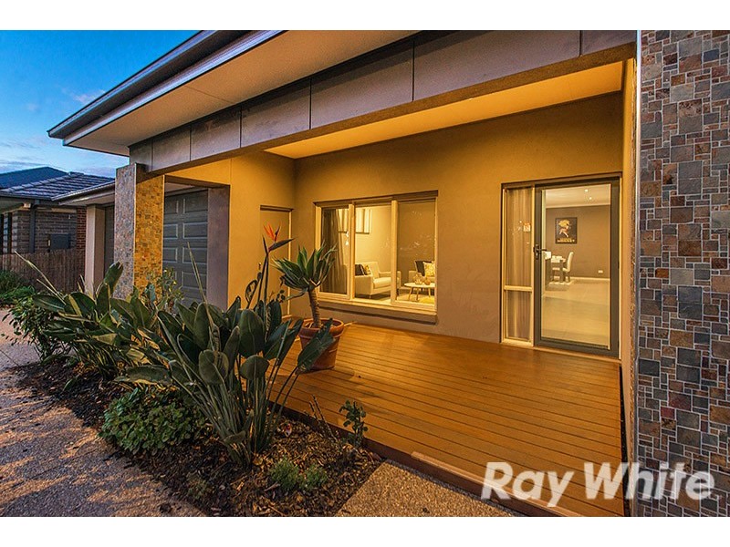 16 Kindred Avenue, Cranbourne North VIC 3977