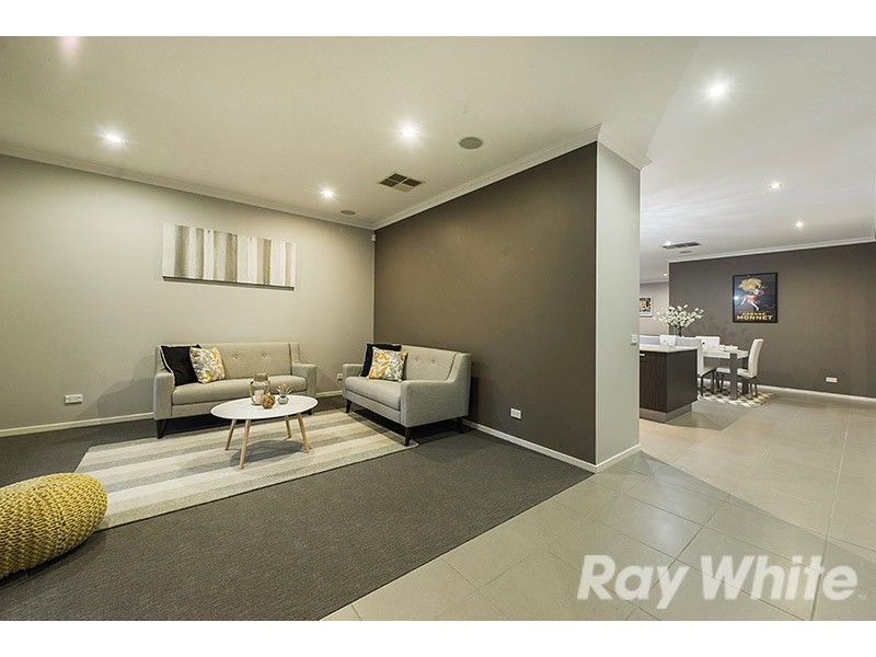 16 Kindred Avenue, Cranbourne North VIC 3977