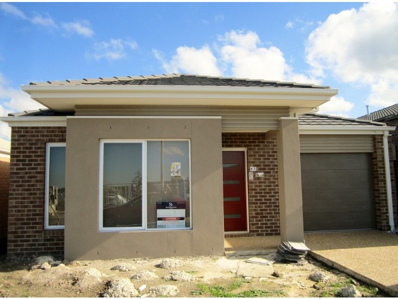 8 Blacksmith Way, Clyde North VIC 3978