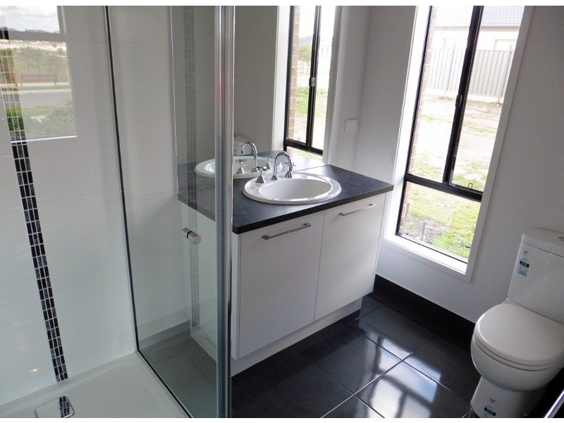 6 Asteria Crescent, Cranbourne West VIC 3977