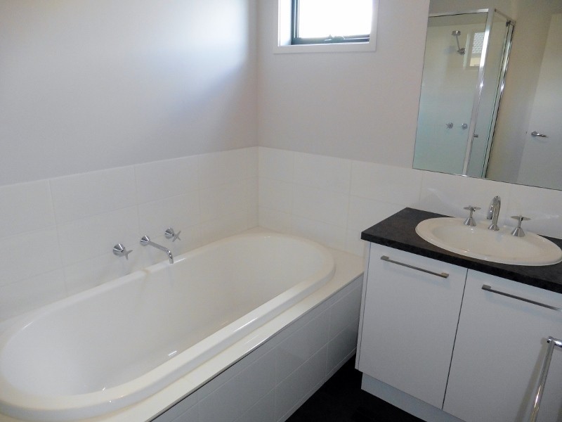 6 Asteria Crescent, Cranbourne West VIC 3977