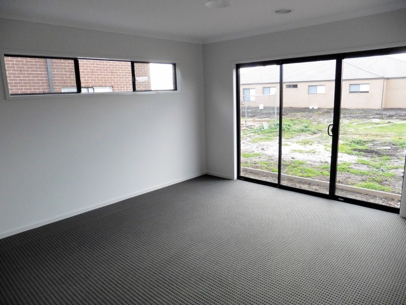 6 Asteria Crescent, Cranbourne West VIC 3977