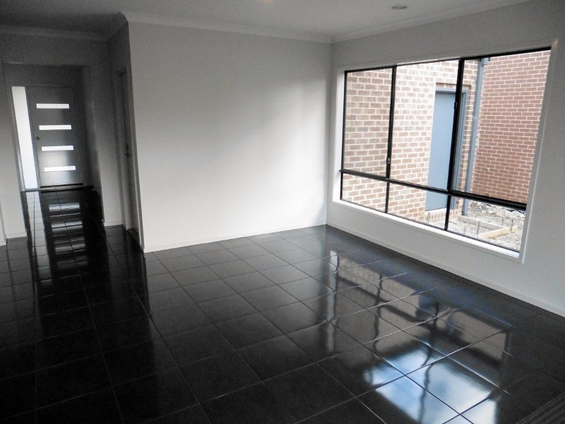 6 Asteria Crescent, Cranbourne West VIC 3977