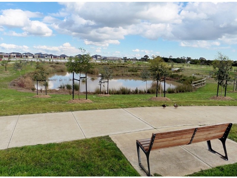 6 Asteria Crescent, Cranbourne West VIC 3977