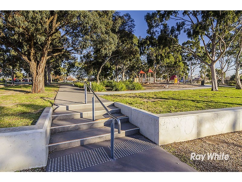 17 Ainsleigh Court, Cranbourne VIC 3977