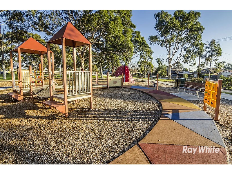 17 Ainsleigh Court, Cranbourne VIC 3977