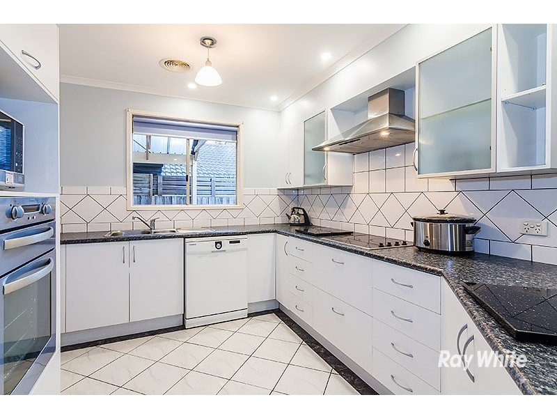 18 Loganberry Close, Cranbourne North VIC 3977