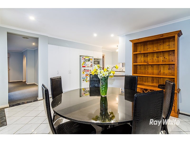 18 Loganberry Close, Cranbourne North VIC 3977