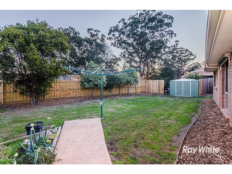 18 Loganberry Close, Cranbourne North VIC 3977