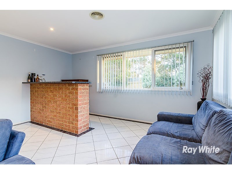 18 Loganberry Close, Cranbourne North VIC 3977