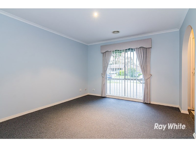 18 Loganberry Close, Cranbourne North VIC 3977