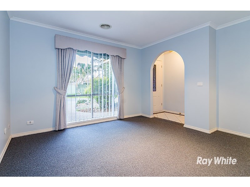 18 Loganberry Close, Cranbourne North VIC 3977