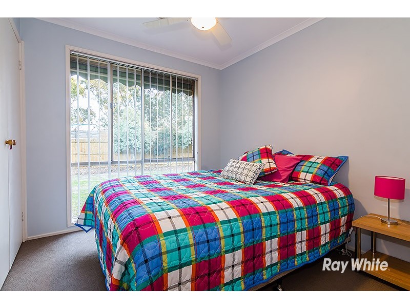 18 Loganberry Close, Cranbourne North VIC 3977