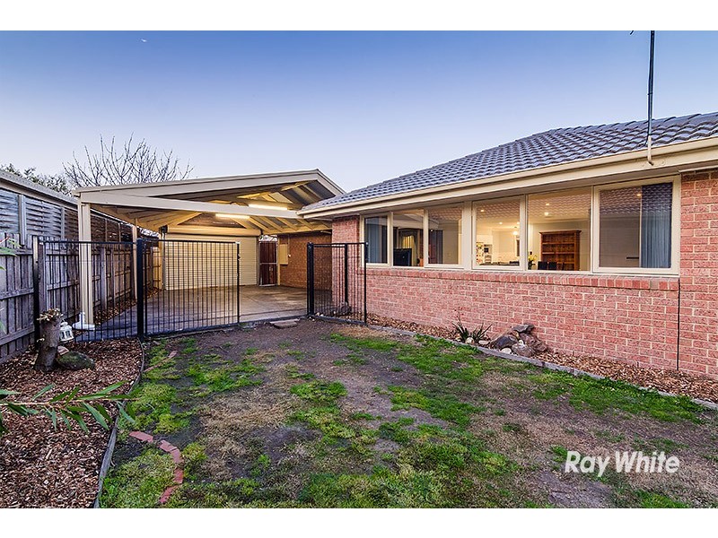18 Loganberry Close, Cranbourne North VIC 3977