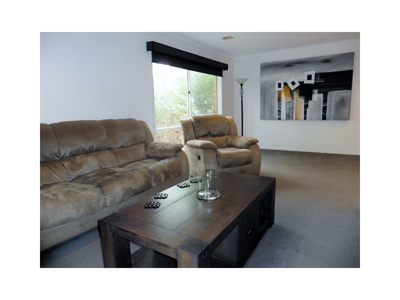 31 Dutton Close, Lynbrook VIC 3975