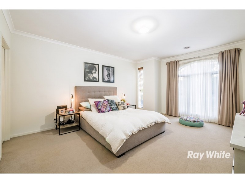 16 Black Caesar Drive, Cranbourne East VIC 3977