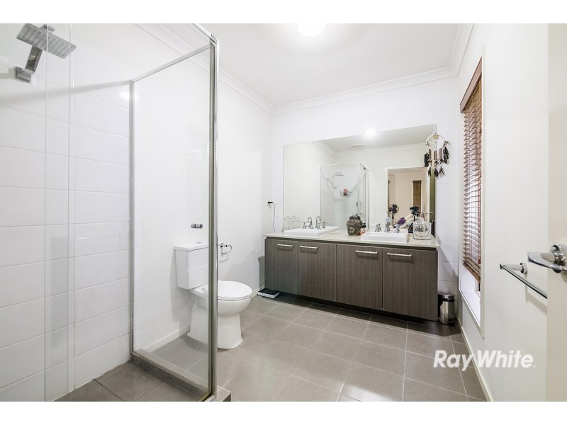 16 Black Caesar Drive, Cranbourne East VIC 3977