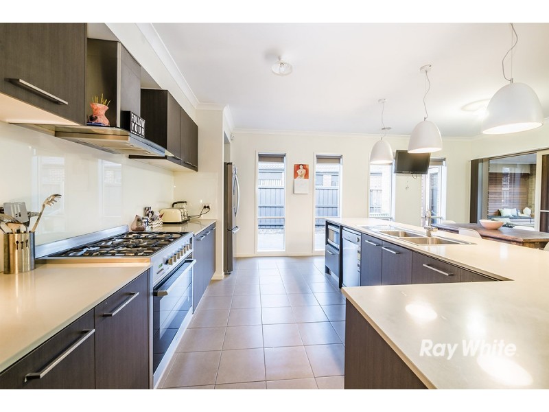 16 Black Caesar Drive, Cranbourne East VIC 3977