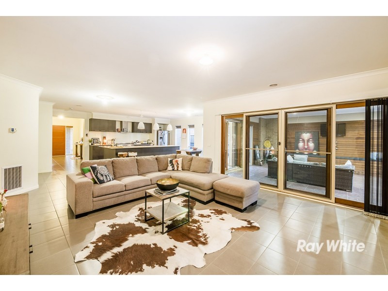 16 Black Caesar Drive, Cranbourne East VIC 3977