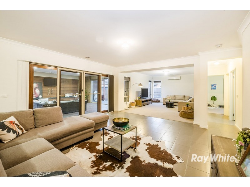 16 Black Caesar Drive, Cranbourne East VIC 3977