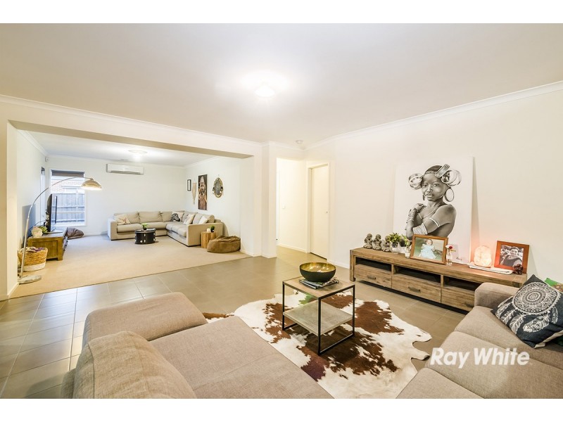 16 Black Caesar Drive, Cranbourne East VIC 3977