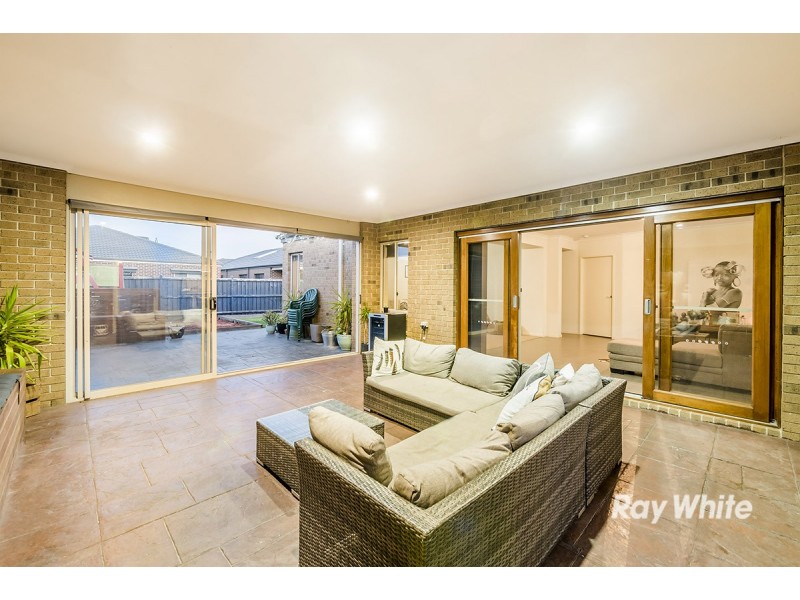 16 Black Caesar Drive, Cranbourne East VIC 3977