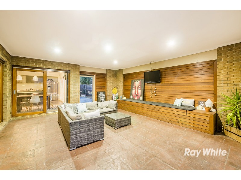 16 Black Caesar Drive, Cranbourne East VIC 3977