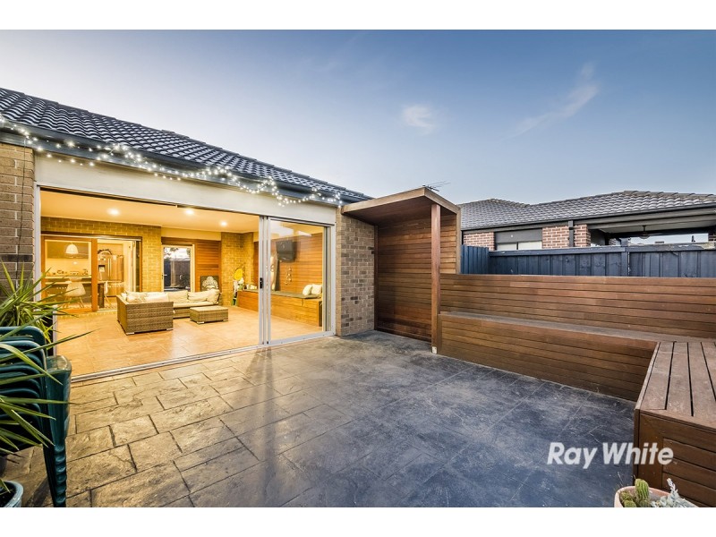 16 Black Caesar Drive, Cranbourne East VIC 3977