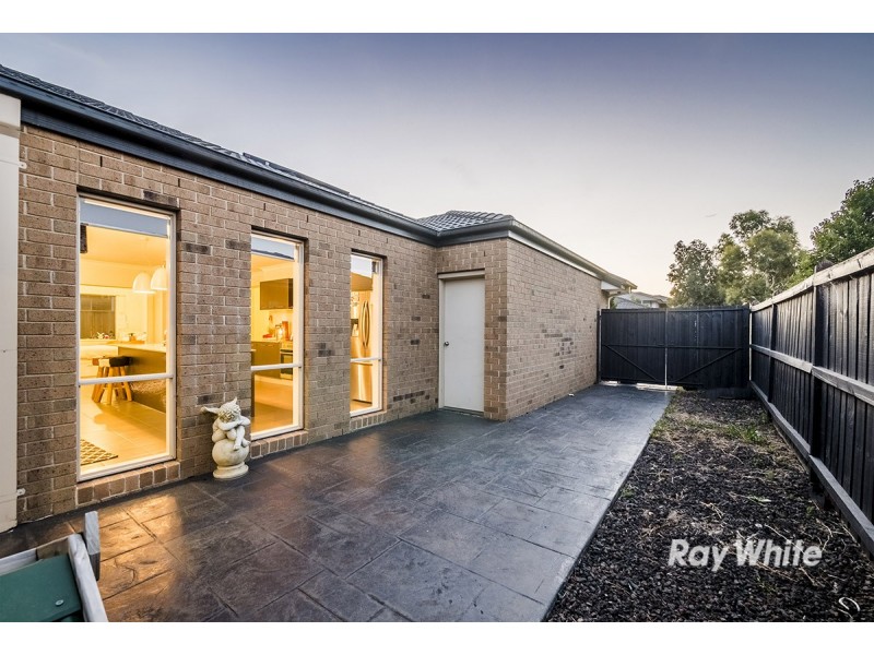 16 Black Caesar Drive, Cranbourne East VIC 3977