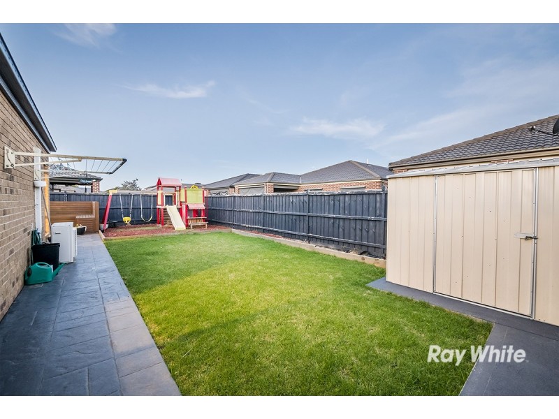 16 Black Caesar Drive, Cranbourne East VIC 3977