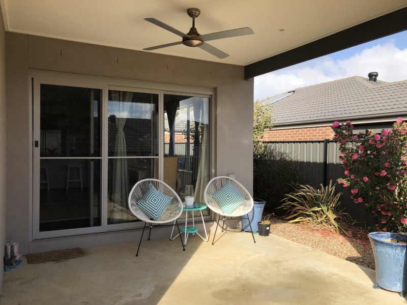 23 Hackney Circuit, Clyde North VIC 3978