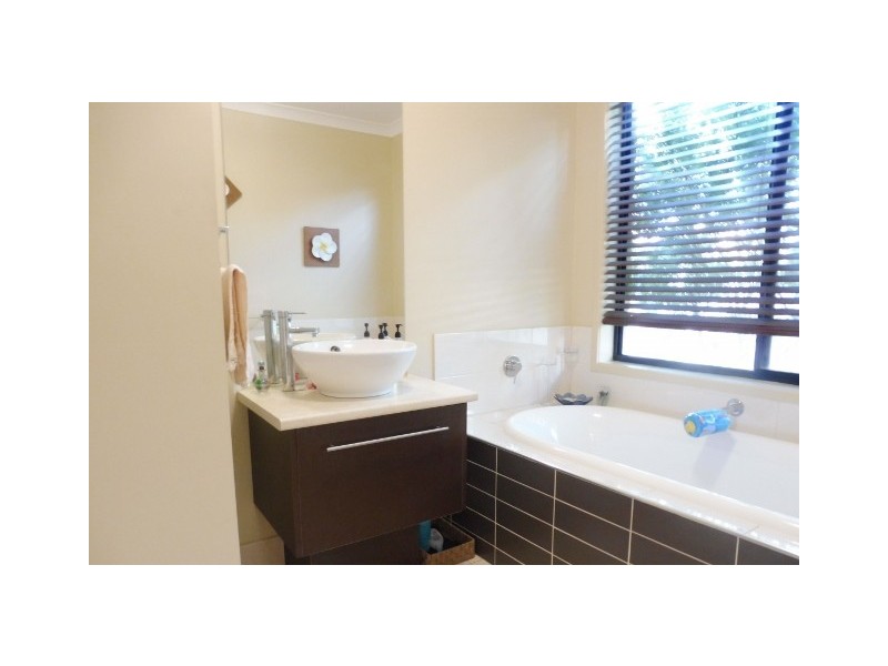 31 Yammerbook Way, Cranbourne East VIC 3977