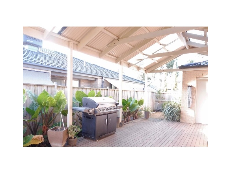 31 Yammerbook Way, Cranbourne East VIC 3977