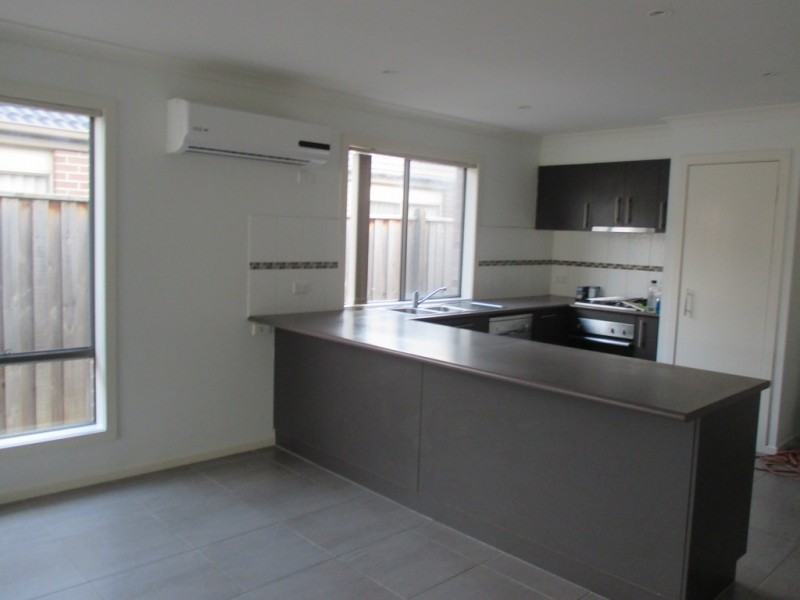 4 Islington Avenue, Cranbourne North VIC 3977