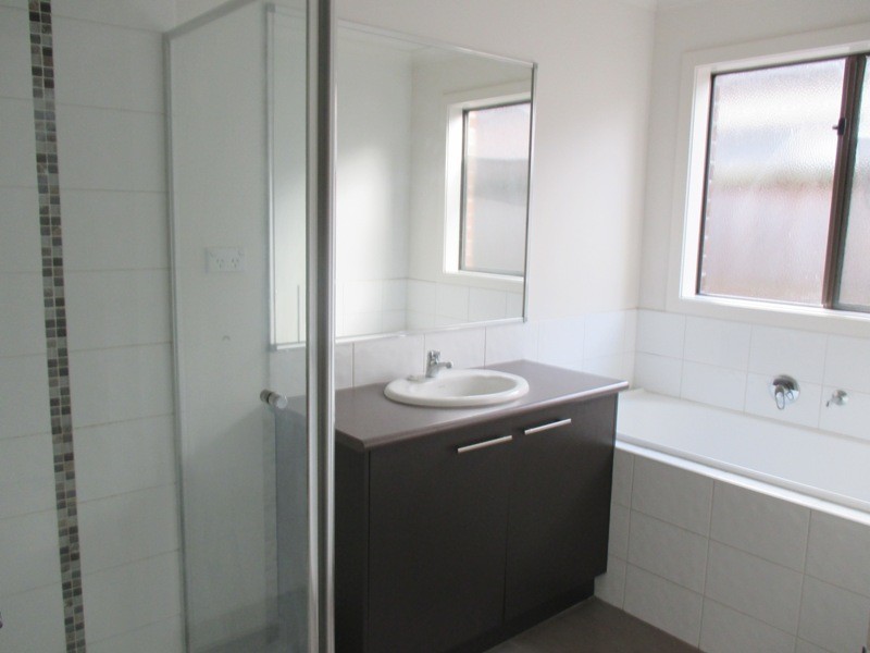 4 Islington Avenue, Cranbourne North VIC 3977