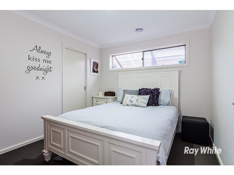 16 Illawarra Avenue, Clyde VIC 3978