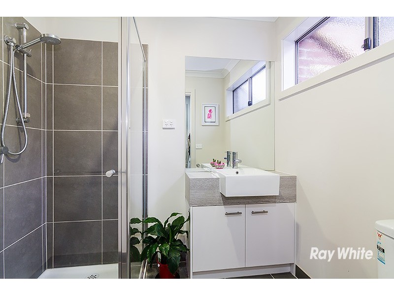 16 Illawarra Avenue, Clyde VIC 3978