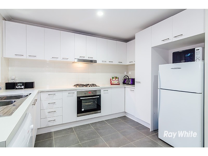 16 Illawarra Avenue, Clyde VIC 3978