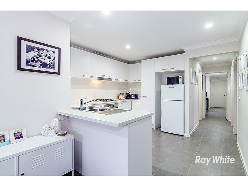 16 Illawarra Avenue, Clyde VIC 3978