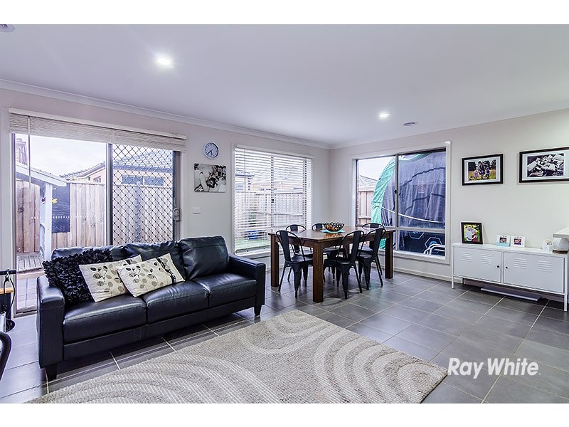 16 Illawarra Avenue, Clyde VIC 3978