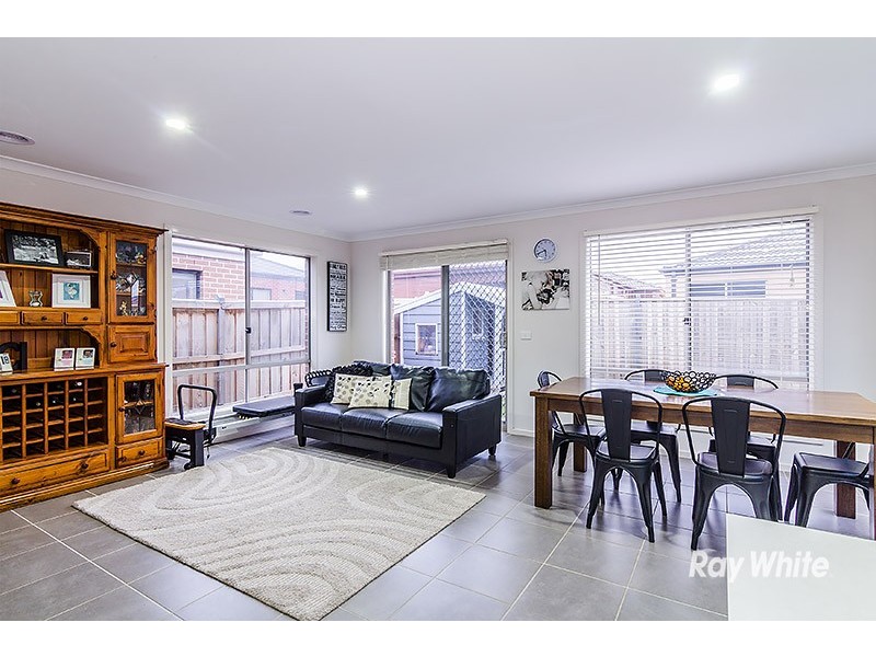 16 Illawarra Avenue, Clyde VIC 3978