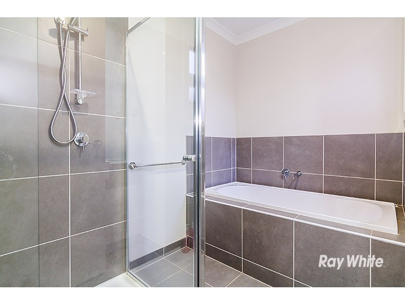 16 Illawarra Avenue, Clyde VIC 3978