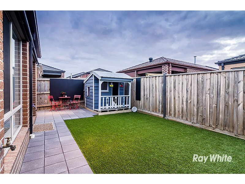 16 Illawarra Avenue, Clyde VIC 3978
